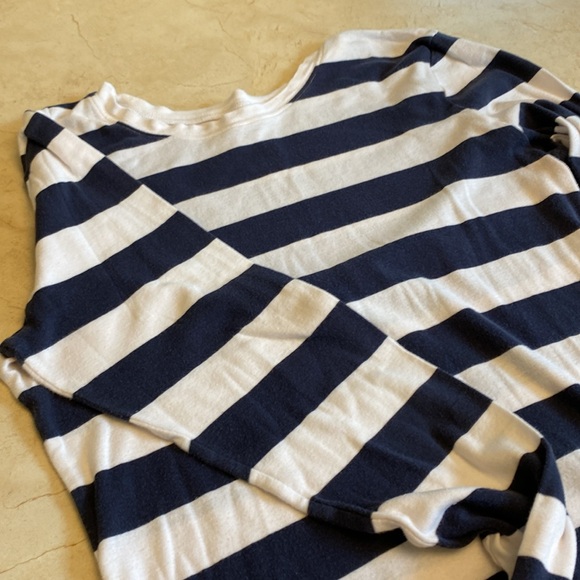 Old Navy Crew Long-sleeve Tee - Picture 3 of 7